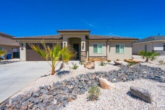 Building Photo - Beautiful Little Valley - 4 Bed 2 Bath home