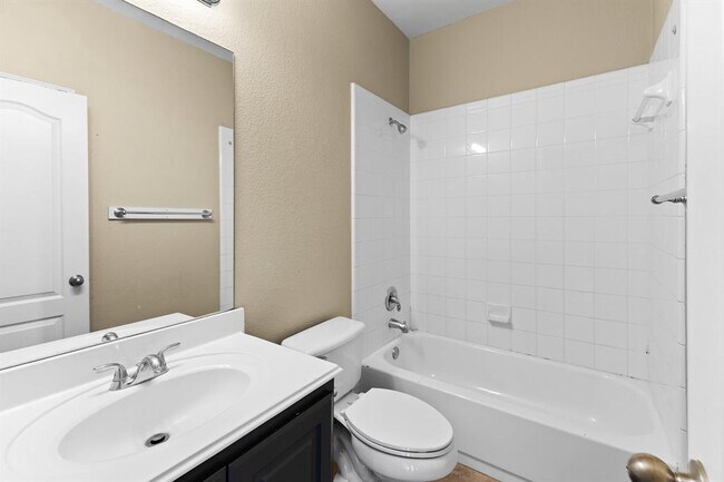 Building Photo - 208 Pecanwood S