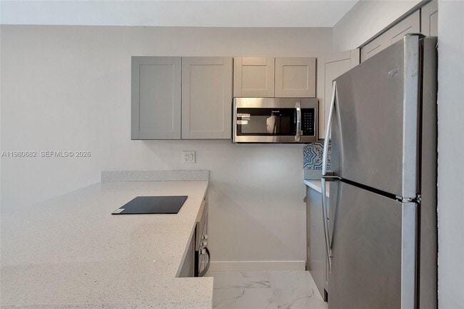 Building Photo - 820 SW 11th Ave