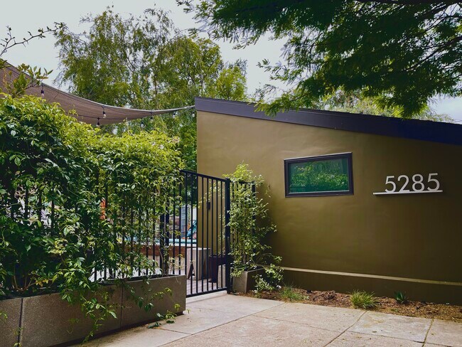 Building Photo - 5285 College View Ave