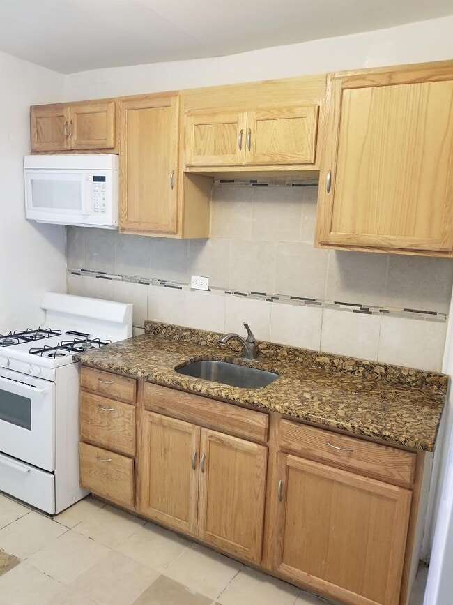 Building Photo - 2200 Washington St