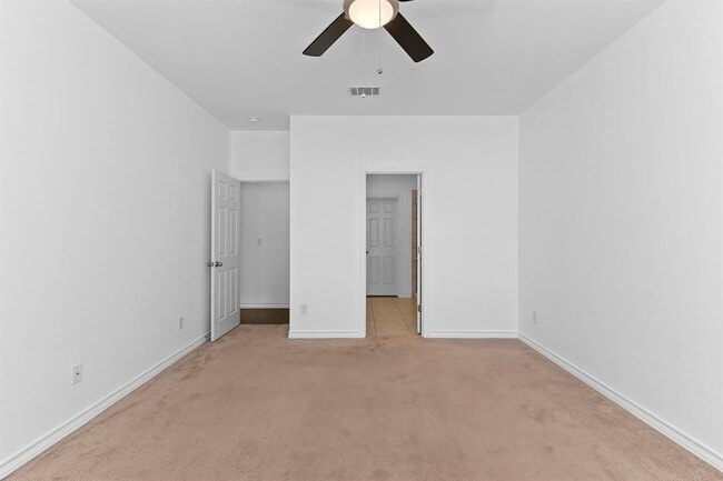 Building Photo - 208 Magna Ln