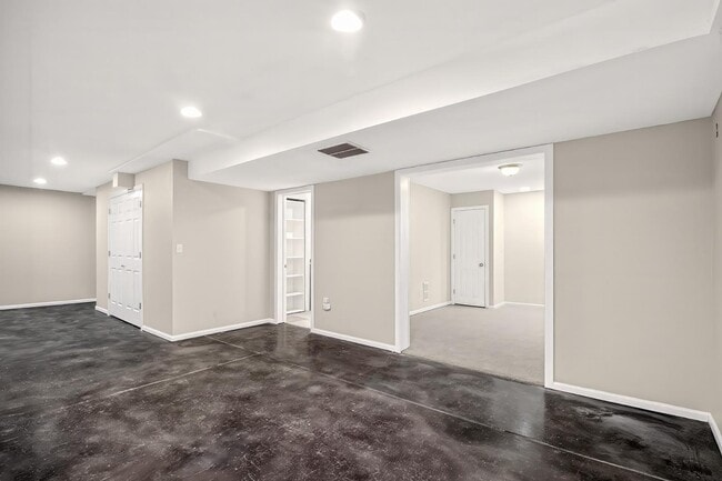 Building Photo - 2017 Capital Dr