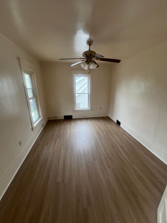 Building Photo - 1146 E 26th St