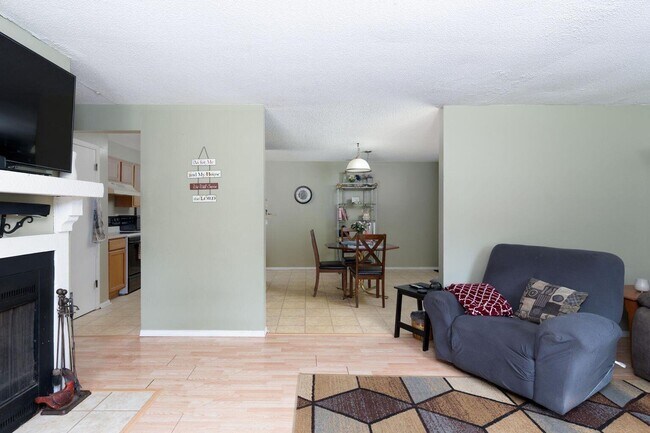 Building Photo - 2501 Grandview Cir
