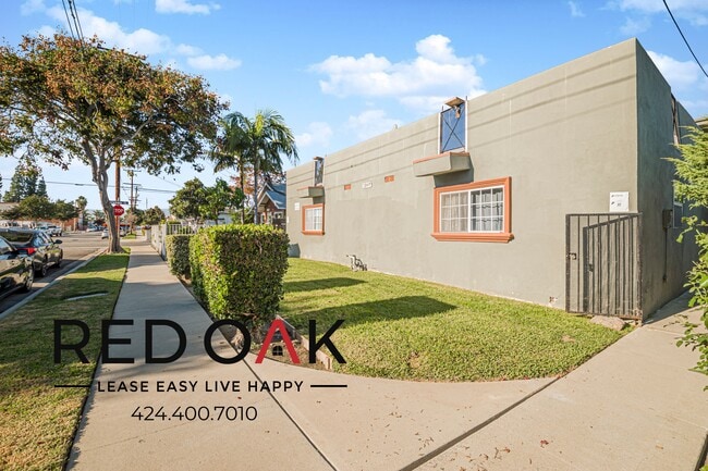 Building Photo - 12007 Sycamore St