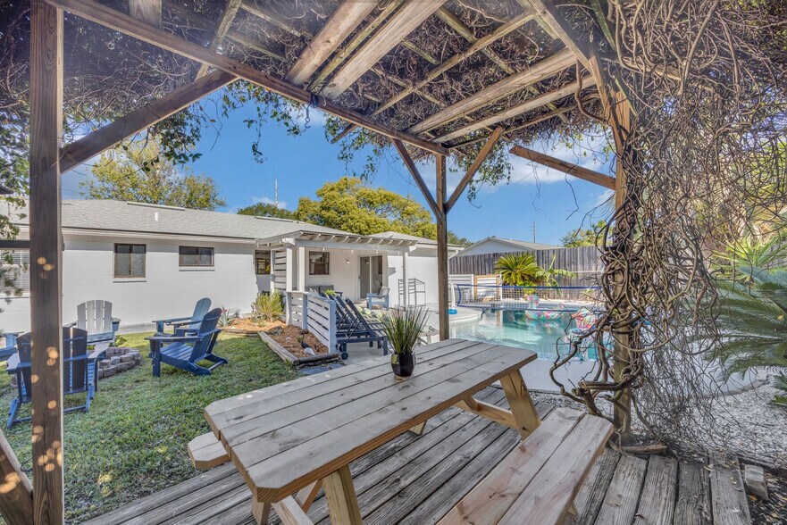 Building Photo - 26 Cobia St
