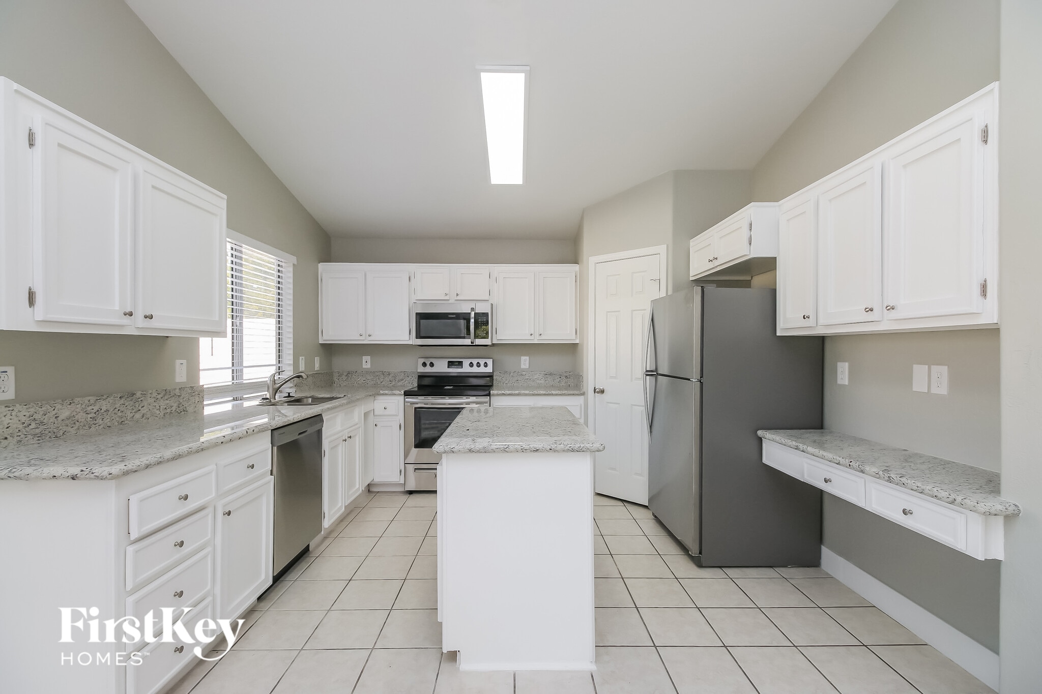 Building Photo - 812 E Morelos St