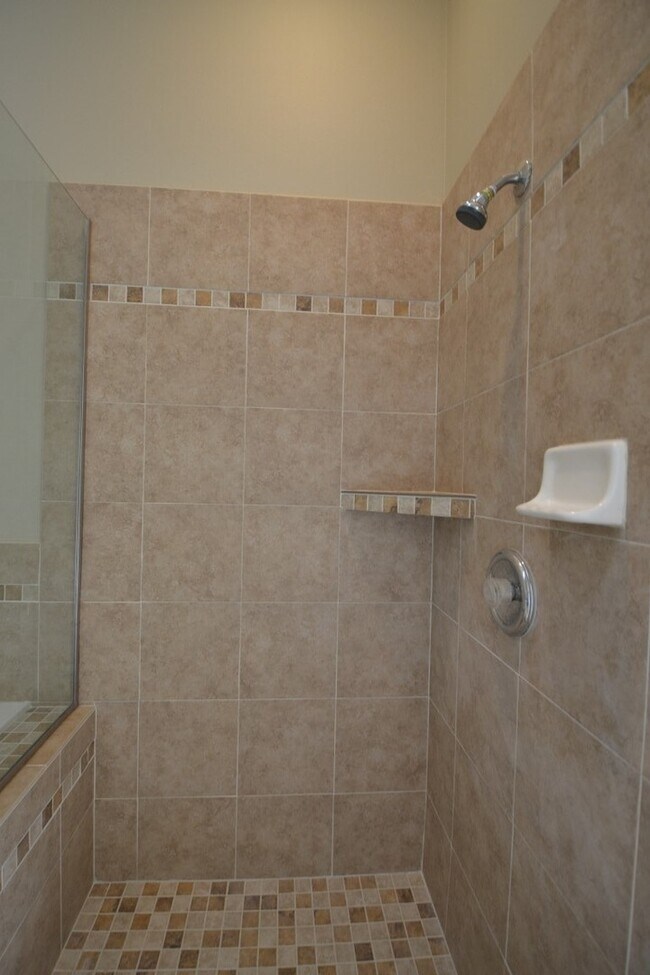 Building Photo - Fantastic fully upgraded 4 BR Oviedo Pool ...