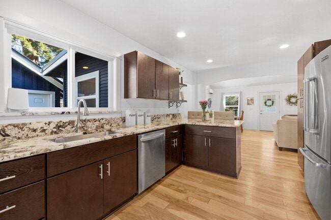 Building Photo - 740 Sterling St