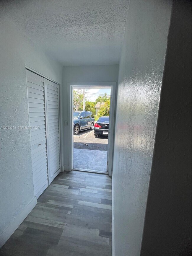 Building Photo - 1532 SW 5th Pl