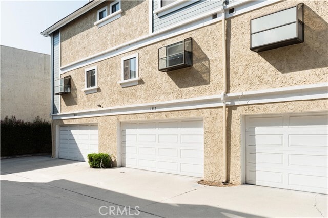 Building Photo - 1812 E Huntington Dr