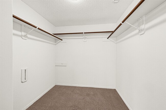 Building Photo - 3906 Greenwood Dr