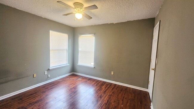 Building Photo - Spacious 4BR w/ Fenced Yard + Covered Lanai + 2 Car Garage  in Orange Park!