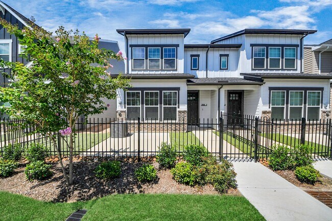 Primary Photo - 5300 Berkeley Knl Cir