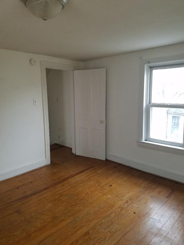 Building Photo - 427 Porter Ave