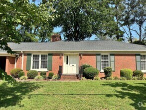 Building Photo - Myers Park 3 Bedrooms 2 Bathroom Duplex!
