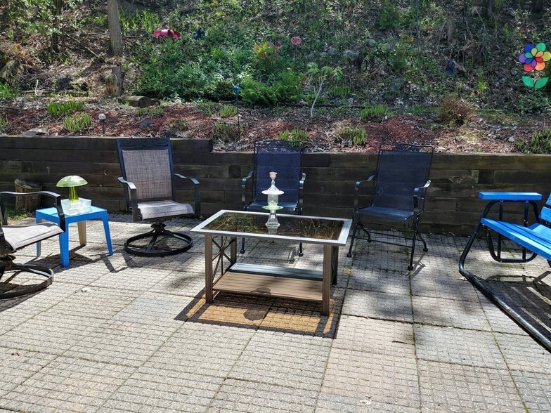 Patio - 92 Logan Ave W
