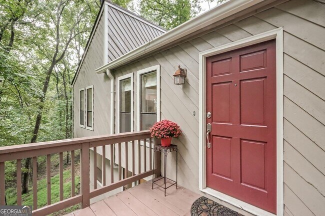 Building Photo - 428 Riverlake Ct