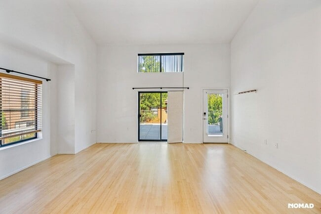 Building Photo - 2 Bedroom 2 Bathroom Loft Condo in RiNo (R...