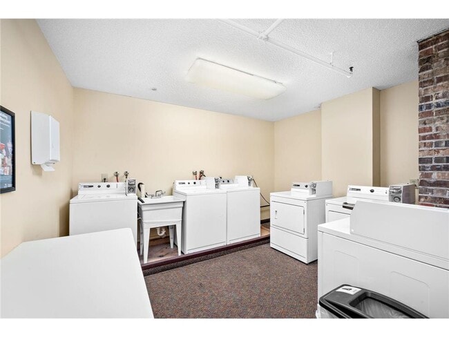 Building Photo - 2220 Midland Grove Rd