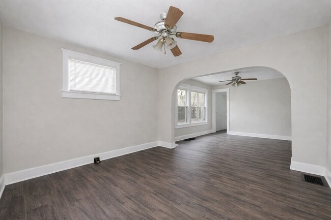 Building Photo - 851 W 25th St