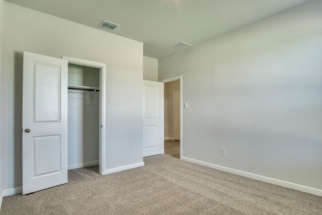 Building Photo - Gorgeous New Build Home in Ft. Worth - Cro...