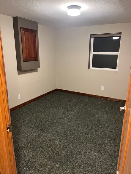 Building Photo - 208 4th St