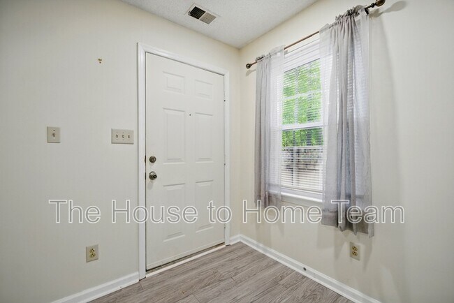 Building Photo - 401 Bracknell Arch