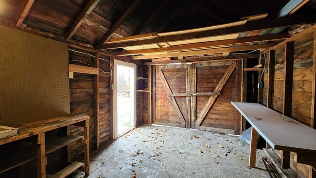 Building Photo - 405 E Spruce St