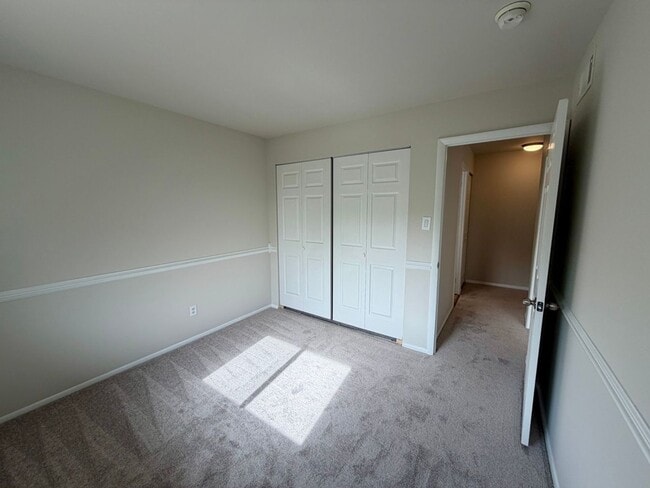 Building Photo - 916 Cobble Creek Curv
