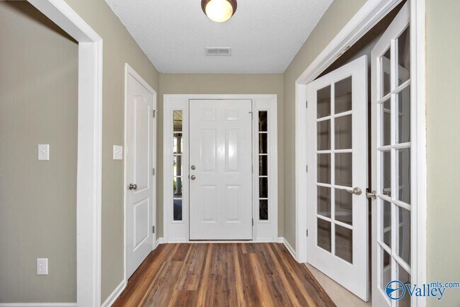 Building Photo - 247 De Jan Rd