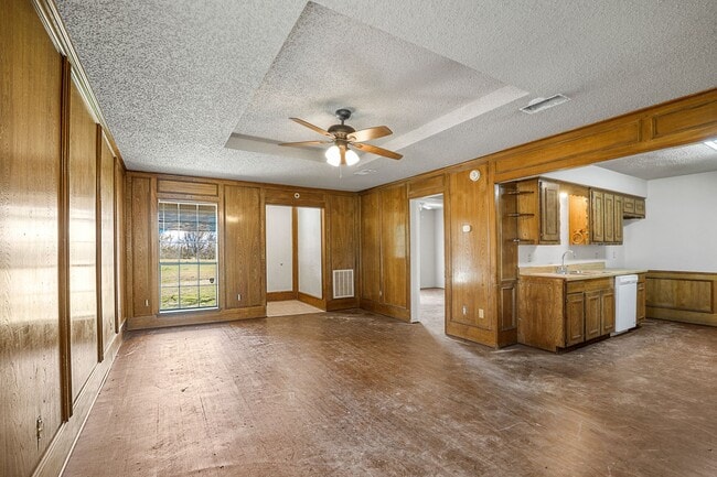 Building Photo - 223 E Pritchard Ln