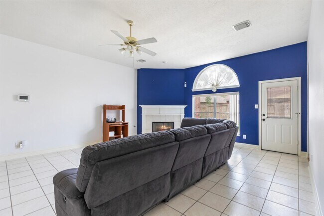 Building Photo - 18418 Hot Creek Ct