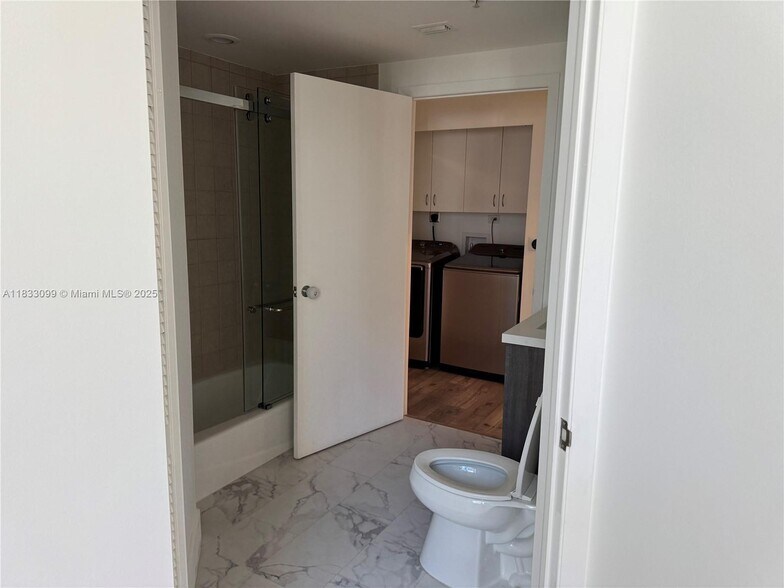 Building Photo - 801 Brickell Key Blvd