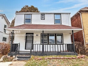 Building Photo - 2032 Kendall St