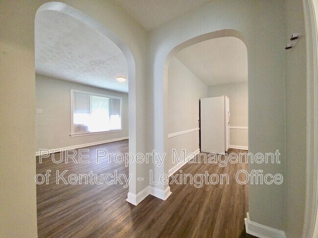 Building Photo - 113 Cummins Dr