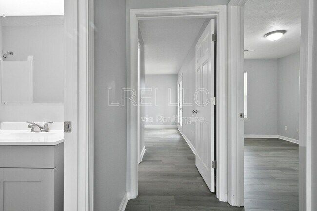 Building Photo - 300 Keeneland Dr