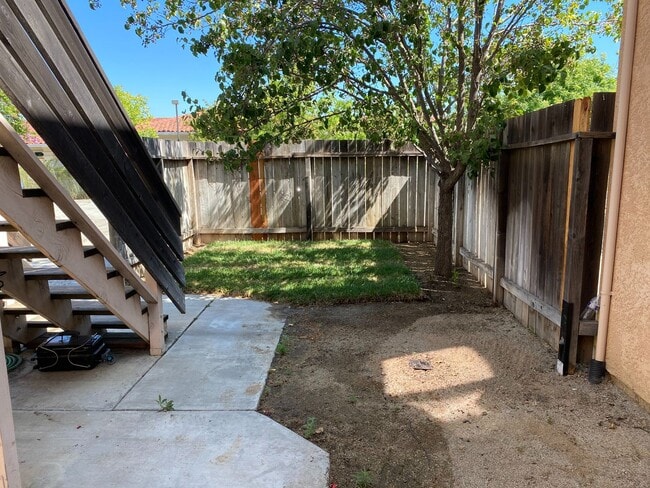 Building Photo - West Davis 5 Bedroom Home