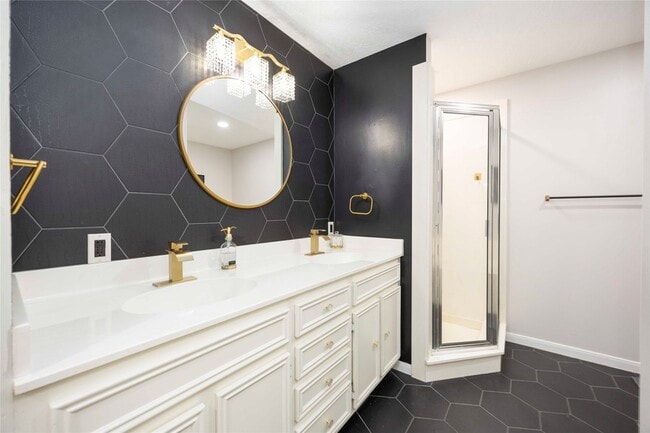 Building Photo - 5511 Green Timbers Dr