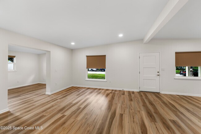 Building Photo - 34 W Azalea Cir