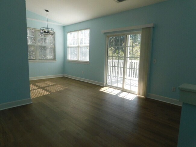 Building Photo - 2 Bedroom Located in Summerfield Community