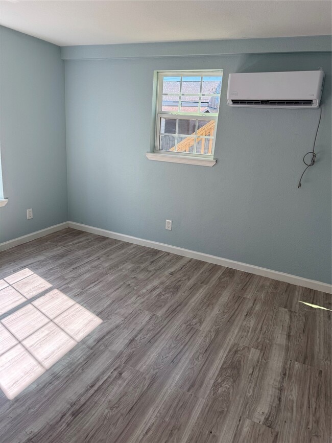 Building Photo - 1015 30th St