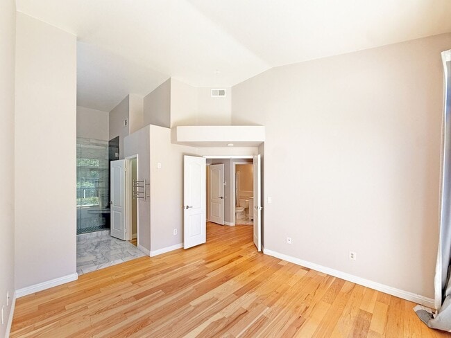 Building Photo - SD: 2BD/2BA Townhome with Private Balcony, 2-Car Garage, and Loft!