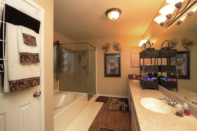 Building Photo - 7813 Kingshire Dr