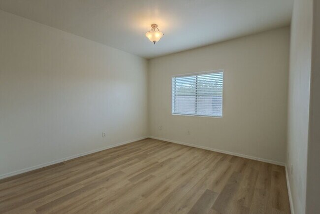 Building Photo - $500.00 MOVE-IN CREDIT TOWARDS FIRST MONTH RENT!!!!!!!! Beautiful Santa Rita Townhome in Sahuarita!!