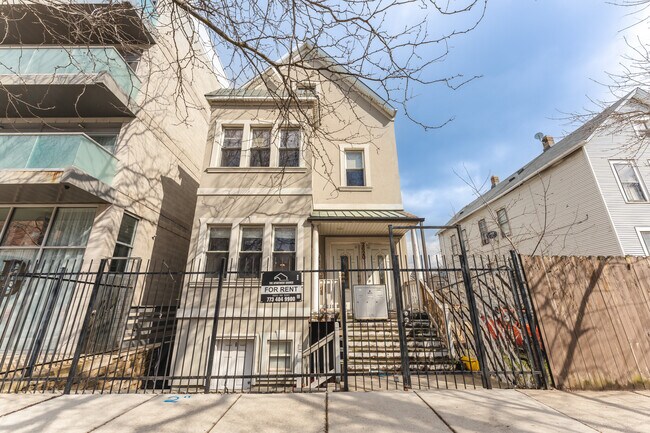 Building Photo - 2620 W Armitage Ave