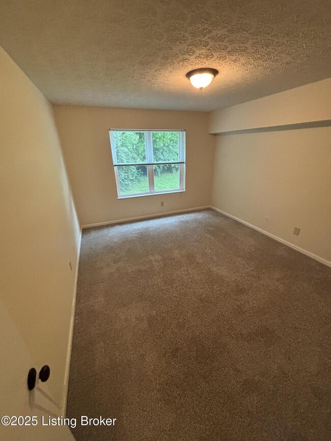 Building Photo - 2706 Chickasaw Ave