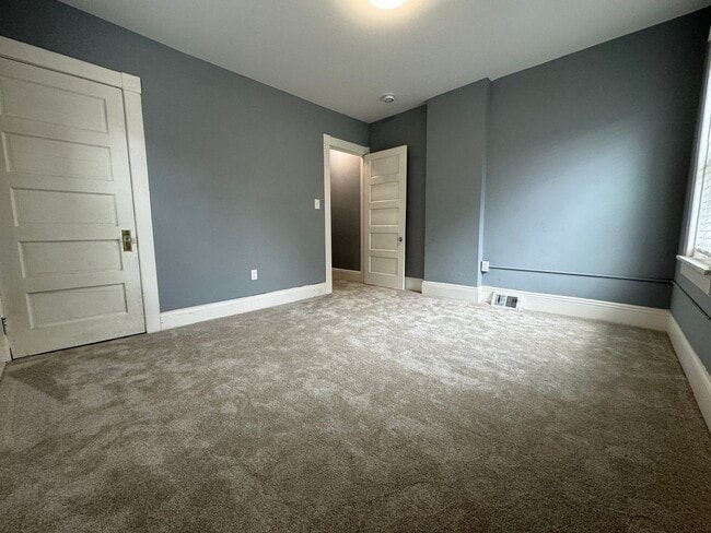 Building Photo - Completely Updated THREE BEDROOM TWIN!