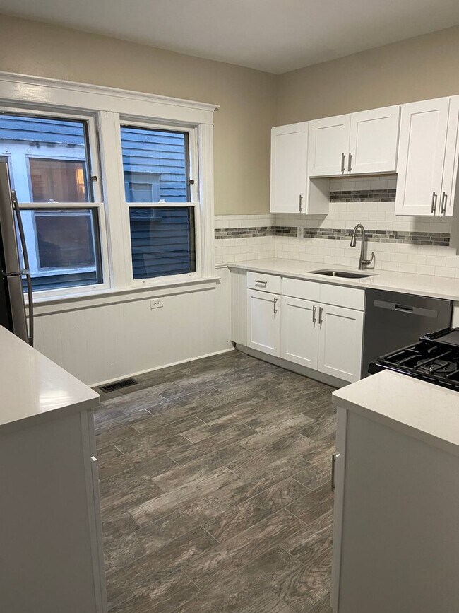 Building Photo - 677 West Delavan